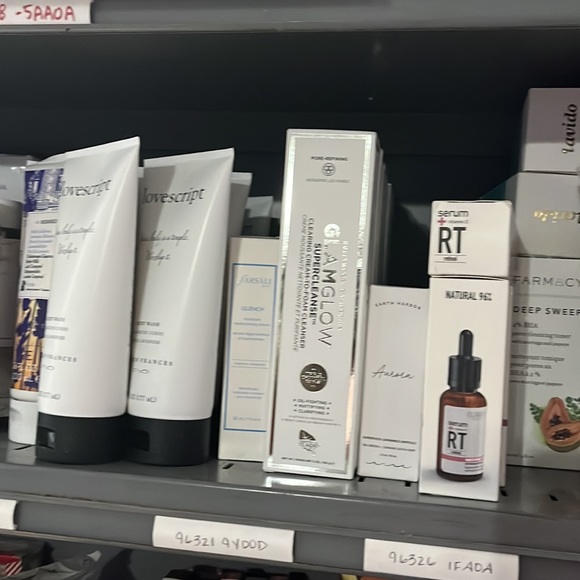 Mystery skincare bundle - Picture 3 of 9